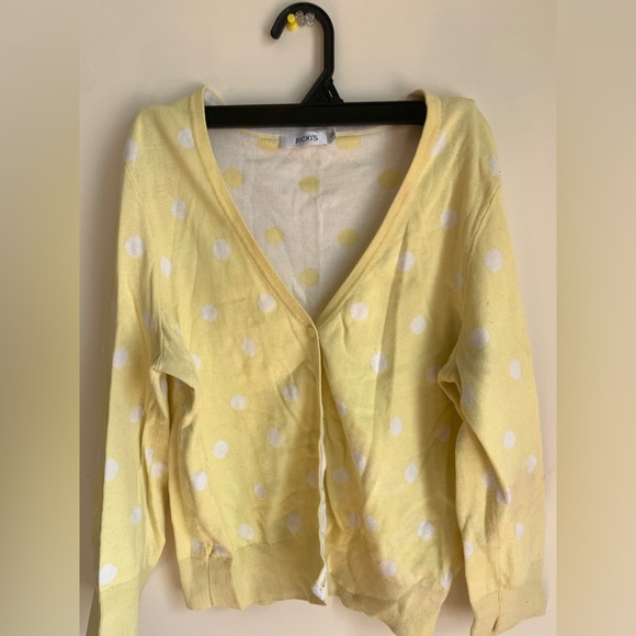 Ricki’s Sweater - Picture 3 of 4